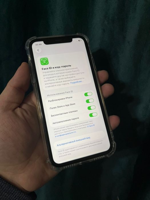 В продаже Айфон 11.