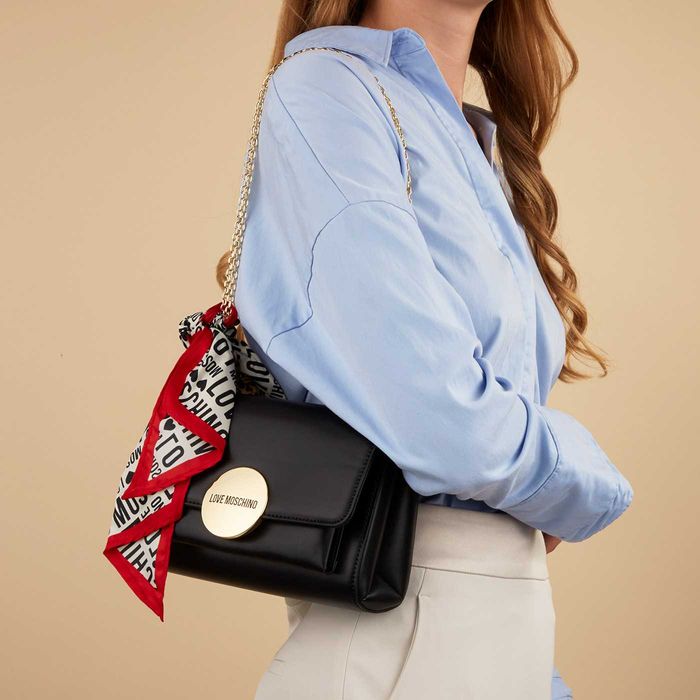 Love Moschino нова оригинална дамска чанта за рамо с прикрепено шалче