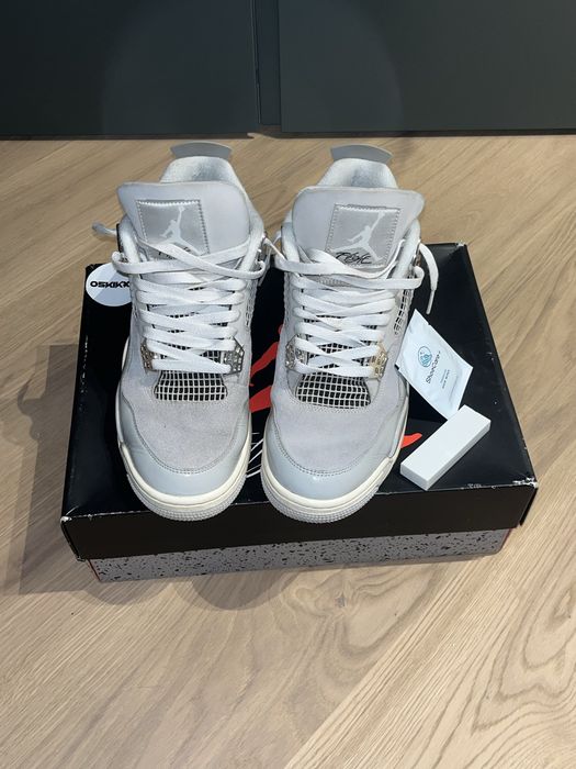 Jordan 4 Frozen Moments