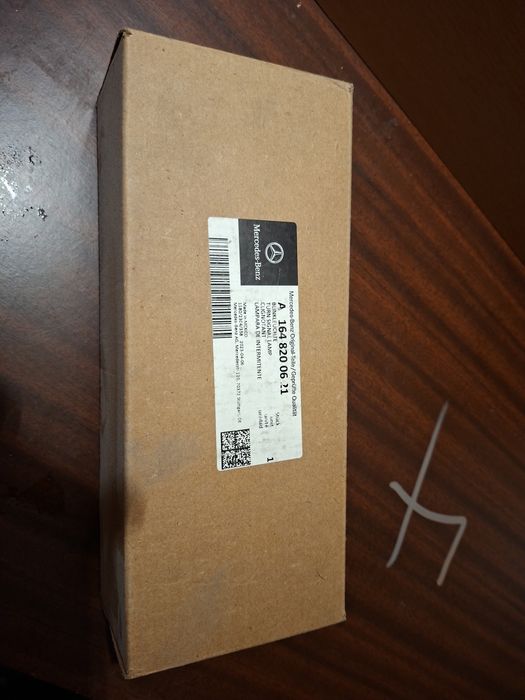 MERCEDES GL X164 front right Десен  мигач A 164 820 06 21