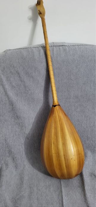 Музыкальный инструмент домбыра