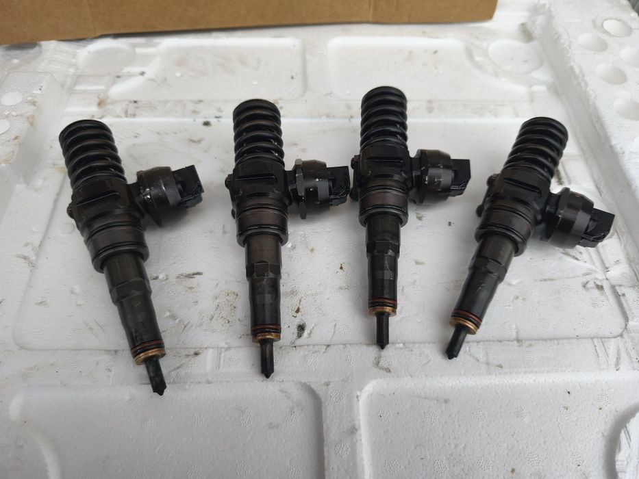 Injectoare VW Passat B6 2.0 BMP BMM Cod 038130073BQ
În stare foarte