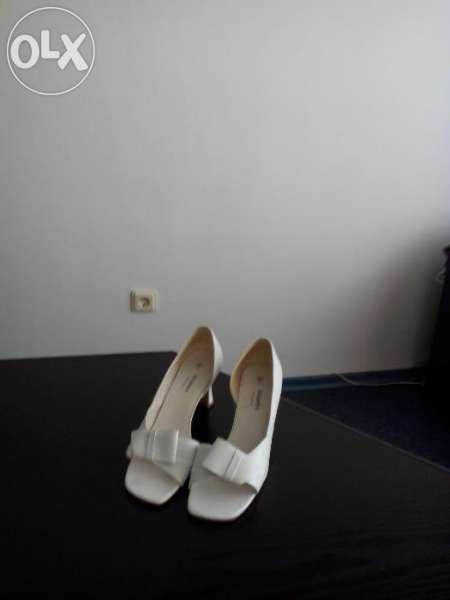 Продавам дамски обувки