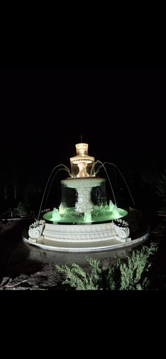 Fontan . Фонтан .