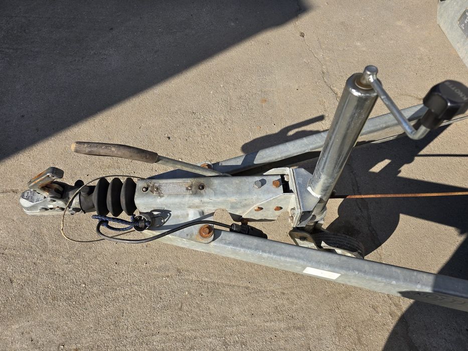 Vând remorca Eduards