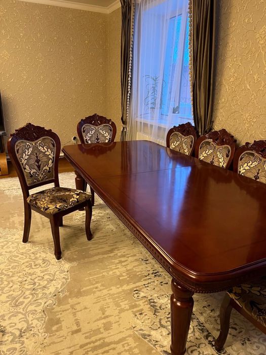 Продам стол раздвижной со стульями