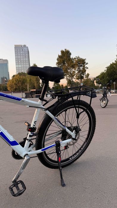 Velosiped sotiladi, alumin ramali 26 kuryerlar uchun maxsus yig'ilgan