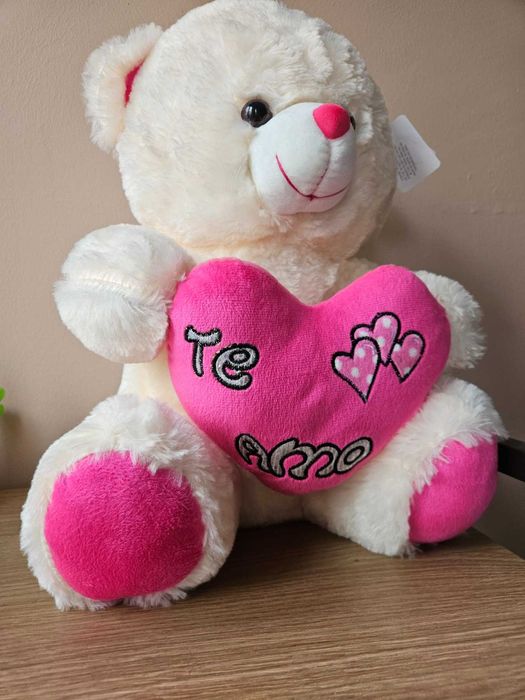 Плюшено мече със сърце (от Молдова)