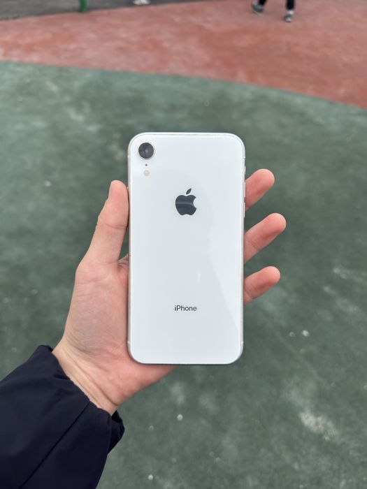 iPhone XR телефоны