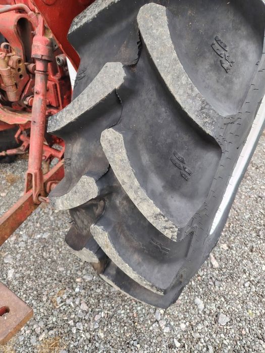 Tractor International 724 cu încărcător frontal