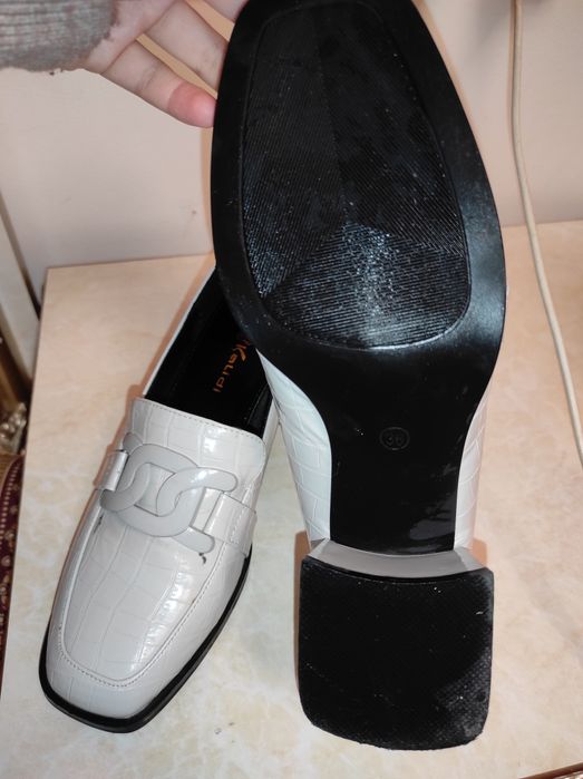 Ayollar tuflisi holati yangi.