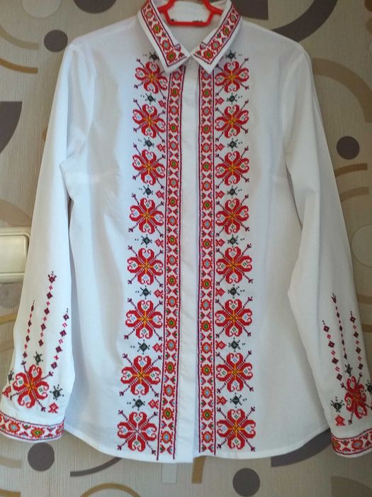 Дамска везана риза