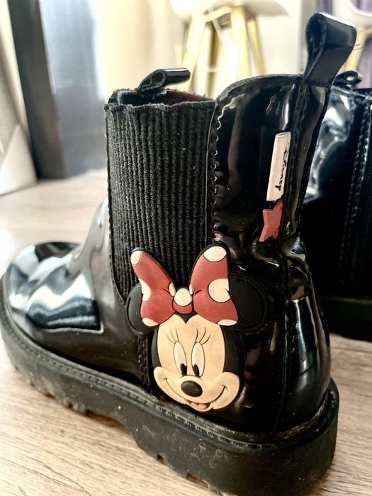 Продам детские ботинки