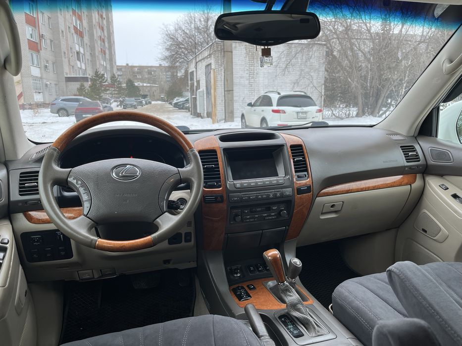 Lexus GX470.