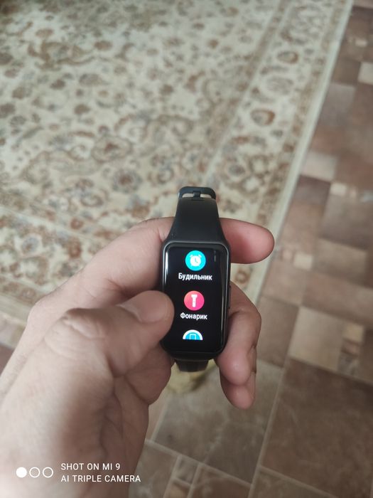 Продам оригинал смарт часы Huawei Band