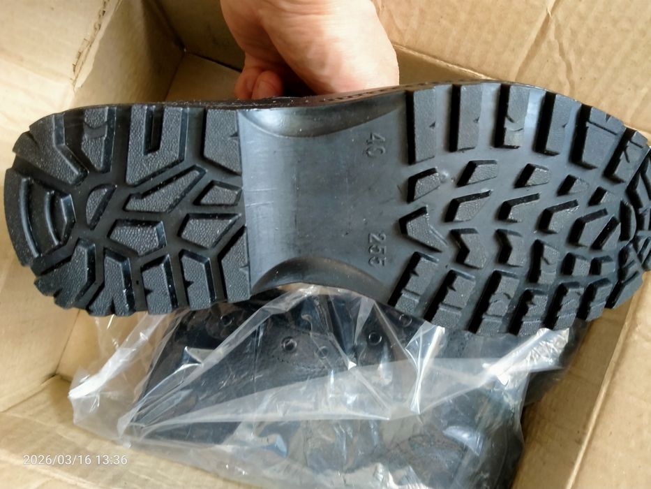 Ботинки с высокими берцами