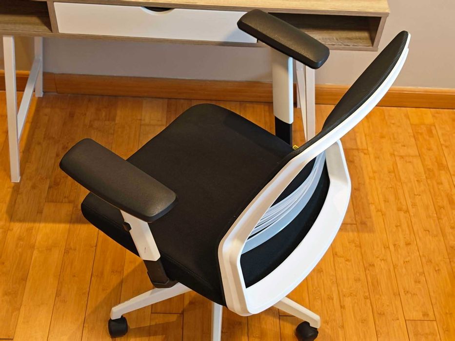 Ергономичен (офис) стол за работа или учене