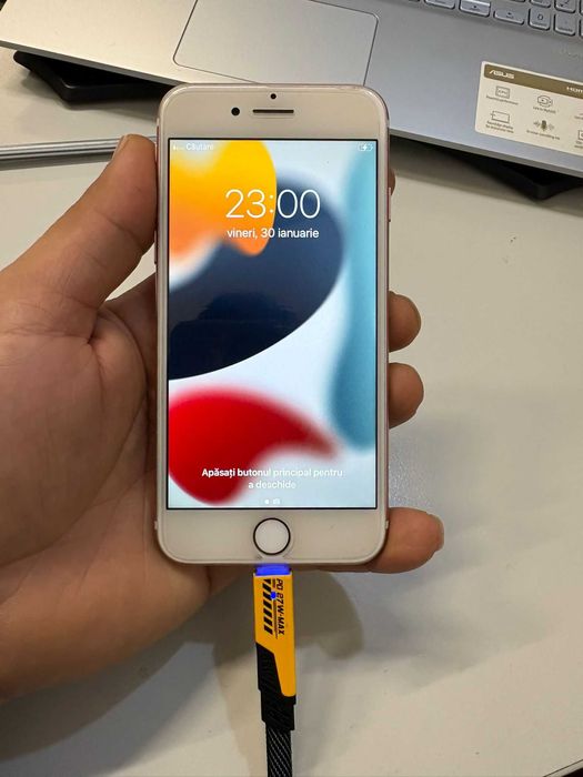 Vând telefoane iphone 7