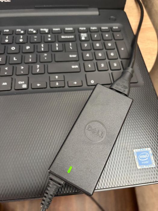 Vând Laptop Dell Inspiron 3580 - ideal pentru elevi/studenți