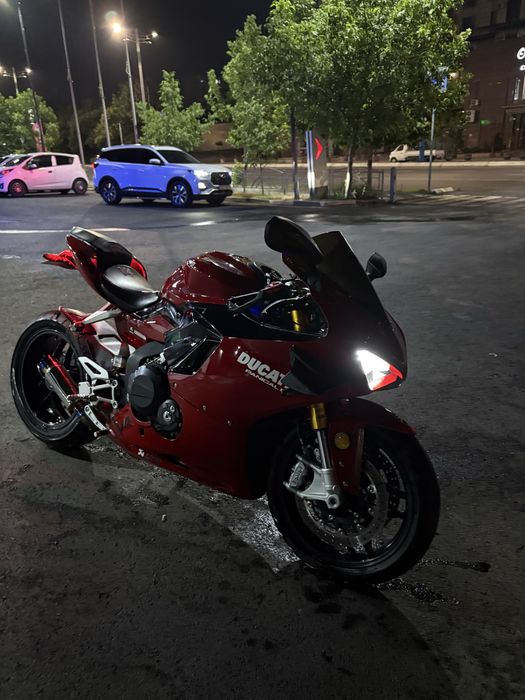 Dugatti v4 modiwei 800kuba