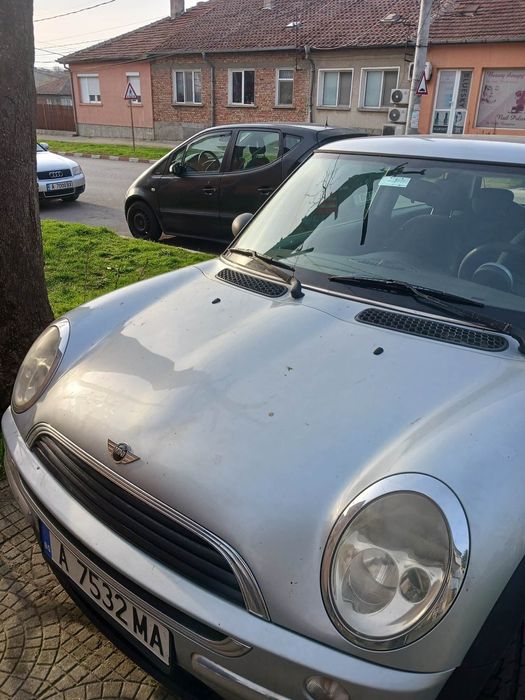 Автомобил Мини Купър