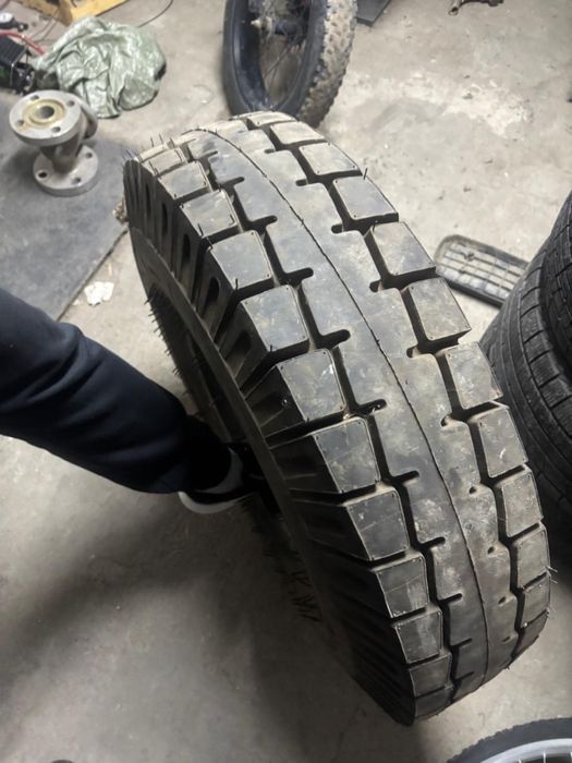 Продам шины от погрузчика