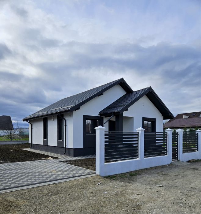 Casa noua, 3 dormitoare, livada