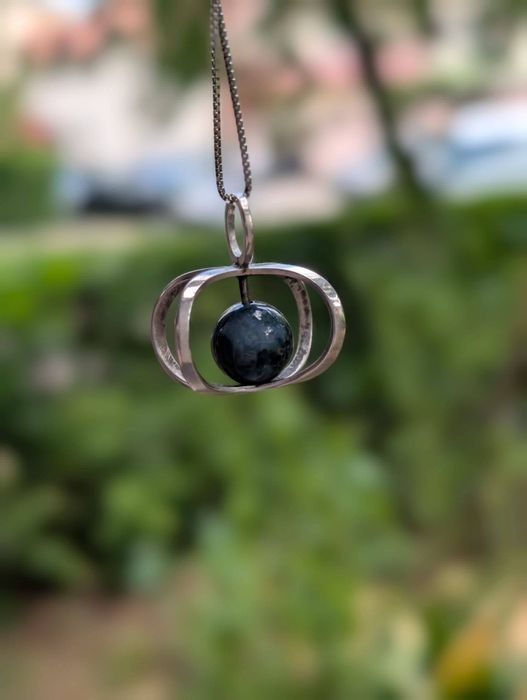 Vechi lant colier din argint de 925, cu un pandantiv cu o piatra naturala semipretioasa de agat in centru