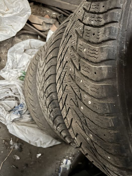 Резина зимняя Nokian