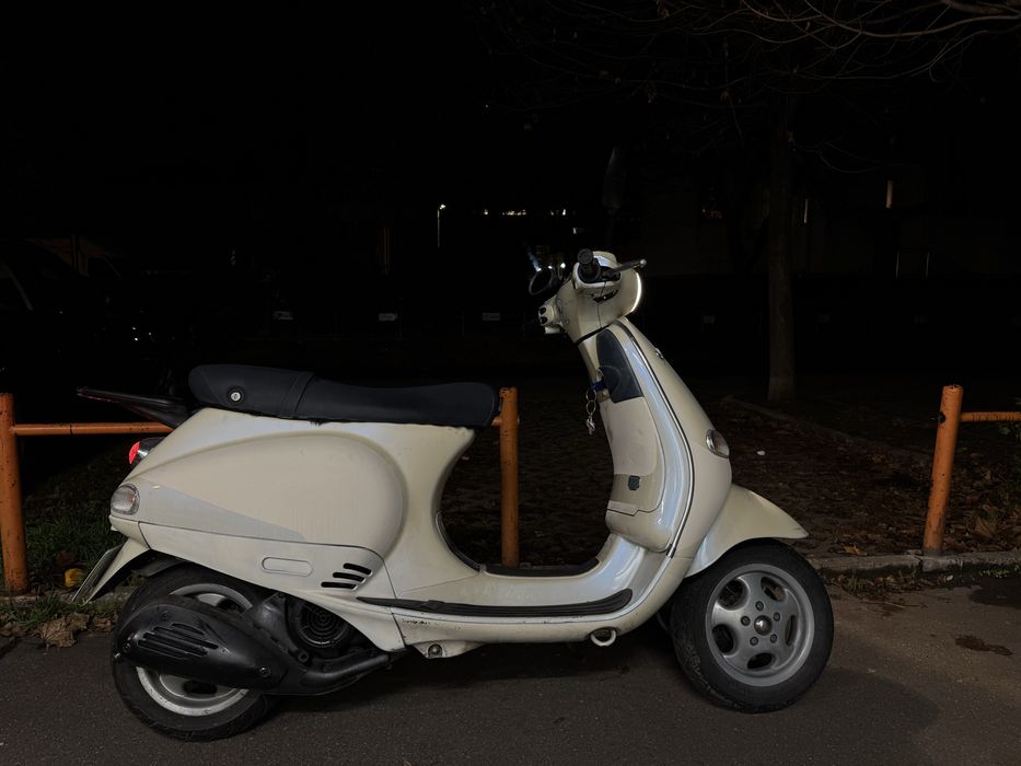 Vand scuter piaggio vespa 125 din 2004