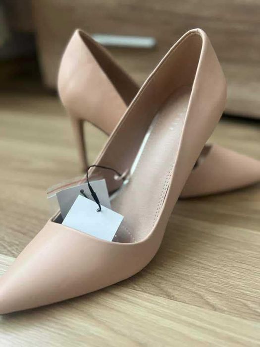 Нови елегатни обувки