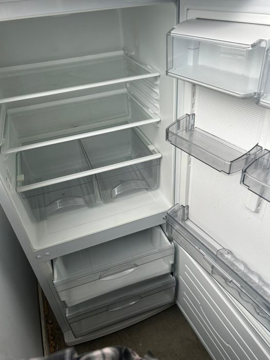 Холодильник почти новый