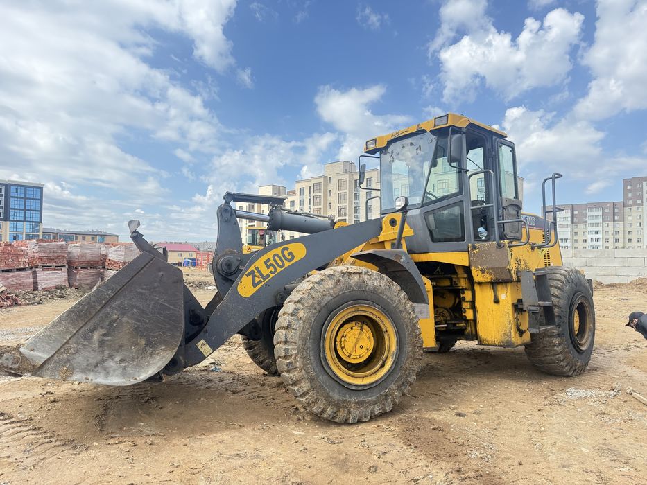 Услуги 3х кубового погрузчика,с опытным оператором,любые виды работ!!!