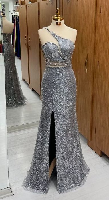 Продавам бална рокля облечена е само един път 65 euro