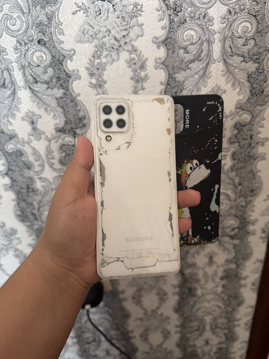 Samsung A22. 64гб. Очень хорошо работает.