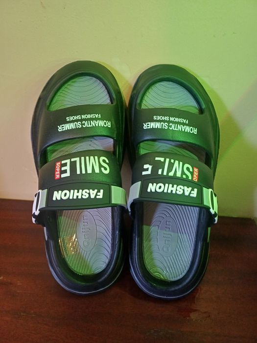 Чехли 2 в 1 стават и на сандали леки и удобни противоплъзгащи последен номер  38-39 стелка 25см