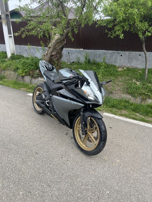 Yamaha yzf 125 2012