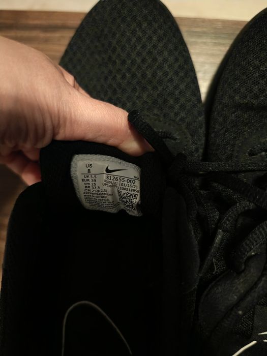 Nike Taijun purtat 10 ori stare buna (nu adidas)