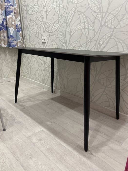 Кухонный столь черный