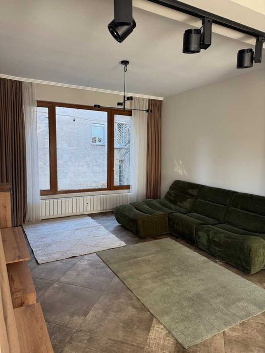 Дава се под наем Тристаен апартамент в София, Лозенец - 90 кв.м за 1047.03 € - Снимка #1