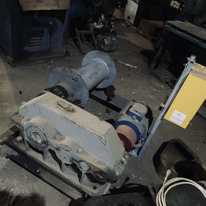 Электродвигатель , лебедка, мотор редуктор