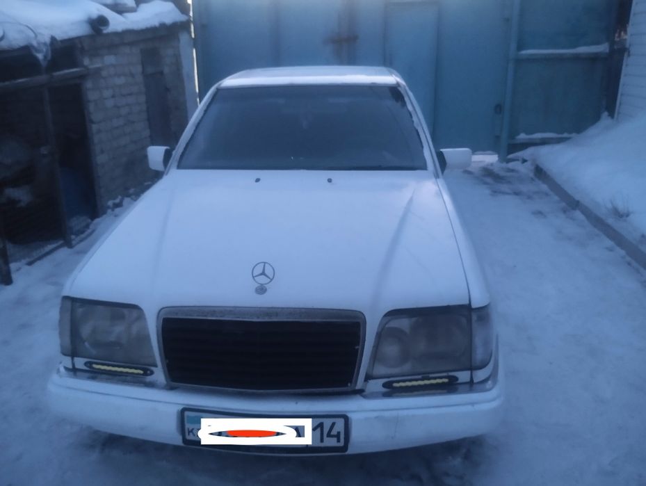 Мерседес E220,1993г.