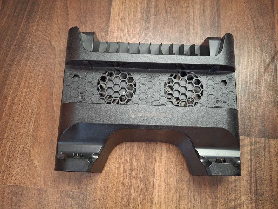 Playstation 4 Pro + 2 джойстика и 7 игри