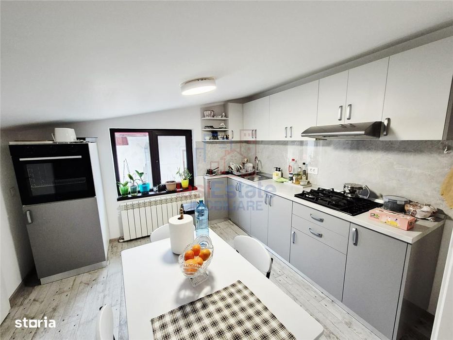 Apartament cu  camere decomandat de inchiriat