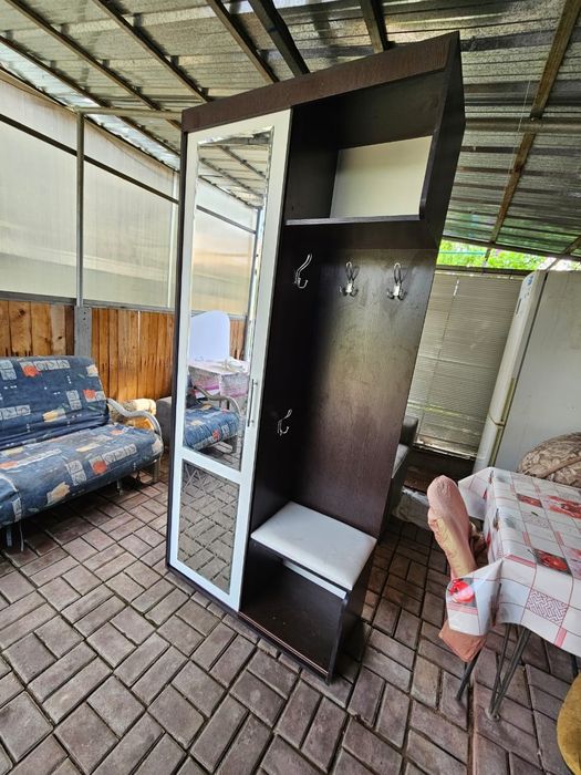 Продам  шкаф для прихожей б/у