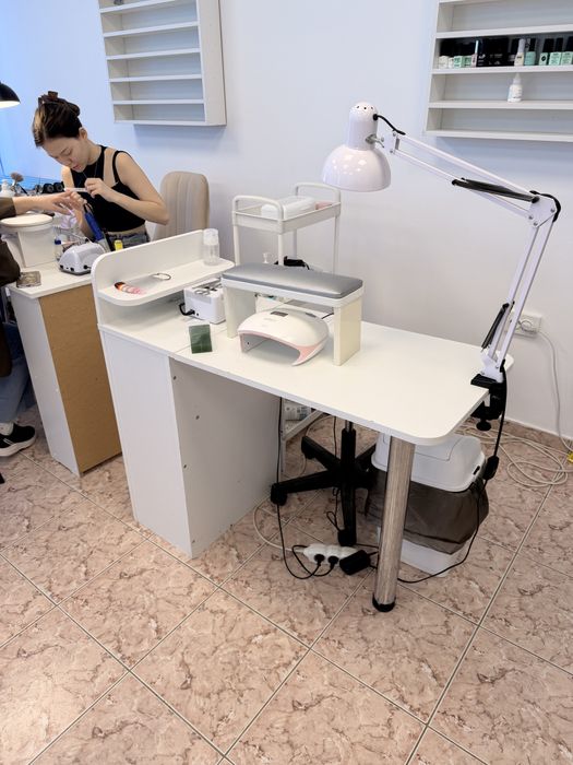 Продается маникюрный стол