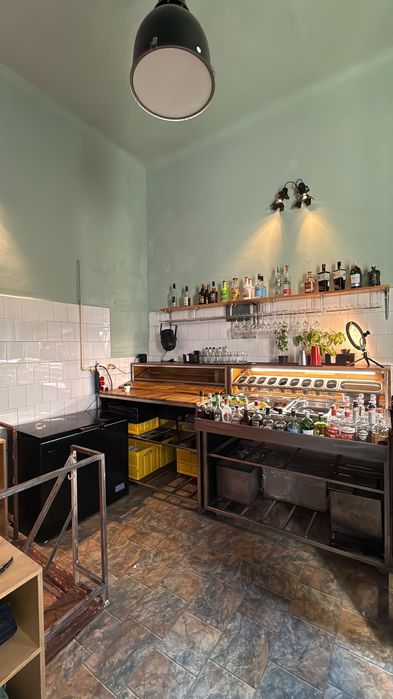 Vând afacere la cheie - cocktailăria.ro, firmă și spațiu comercial ultracentral