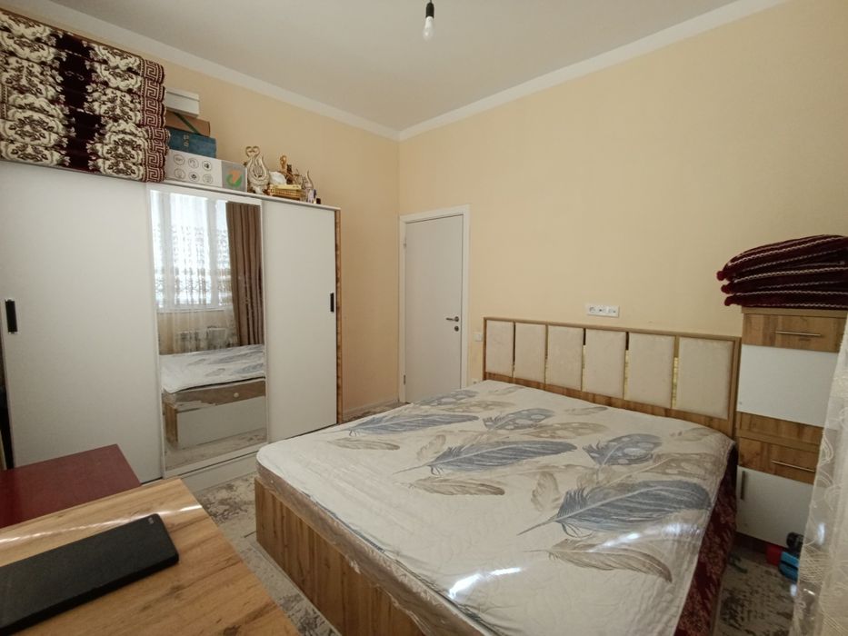 Uy sotiladi 2-etaj 3 xonali 9 etajka Chirchiq 2-mikrarayon