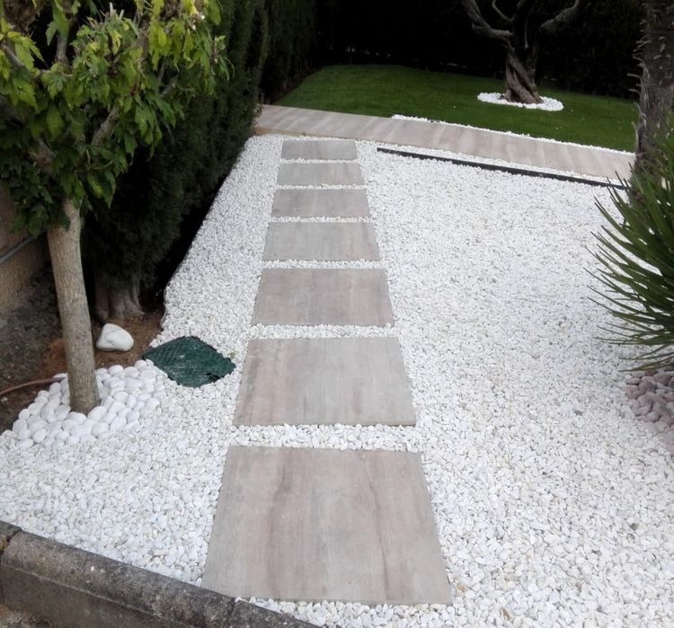 Доставки на бели камъни(чакълени]за украса и декорация