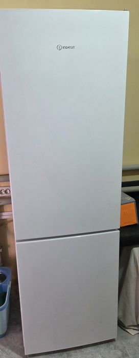 Холодильник Indesit